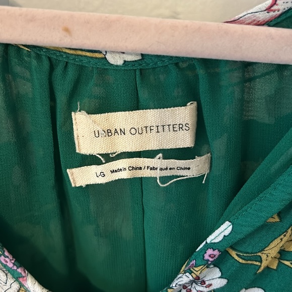 Urban outfitters long sleeve green floral tiered dress size L - Picture 2 of 4